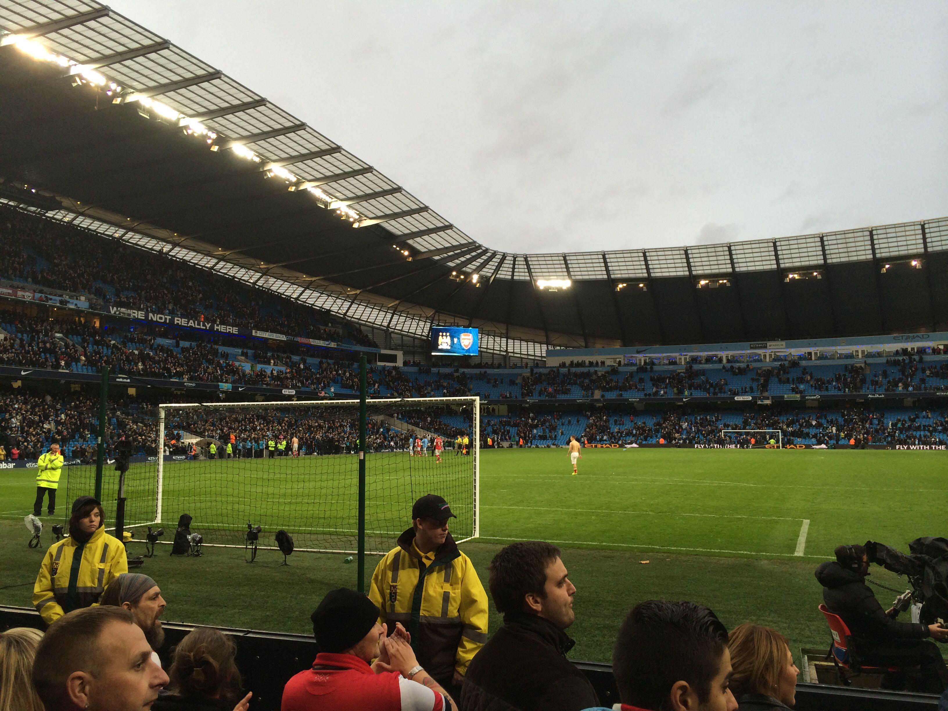 人们纷纷拿 人们纷纷拿