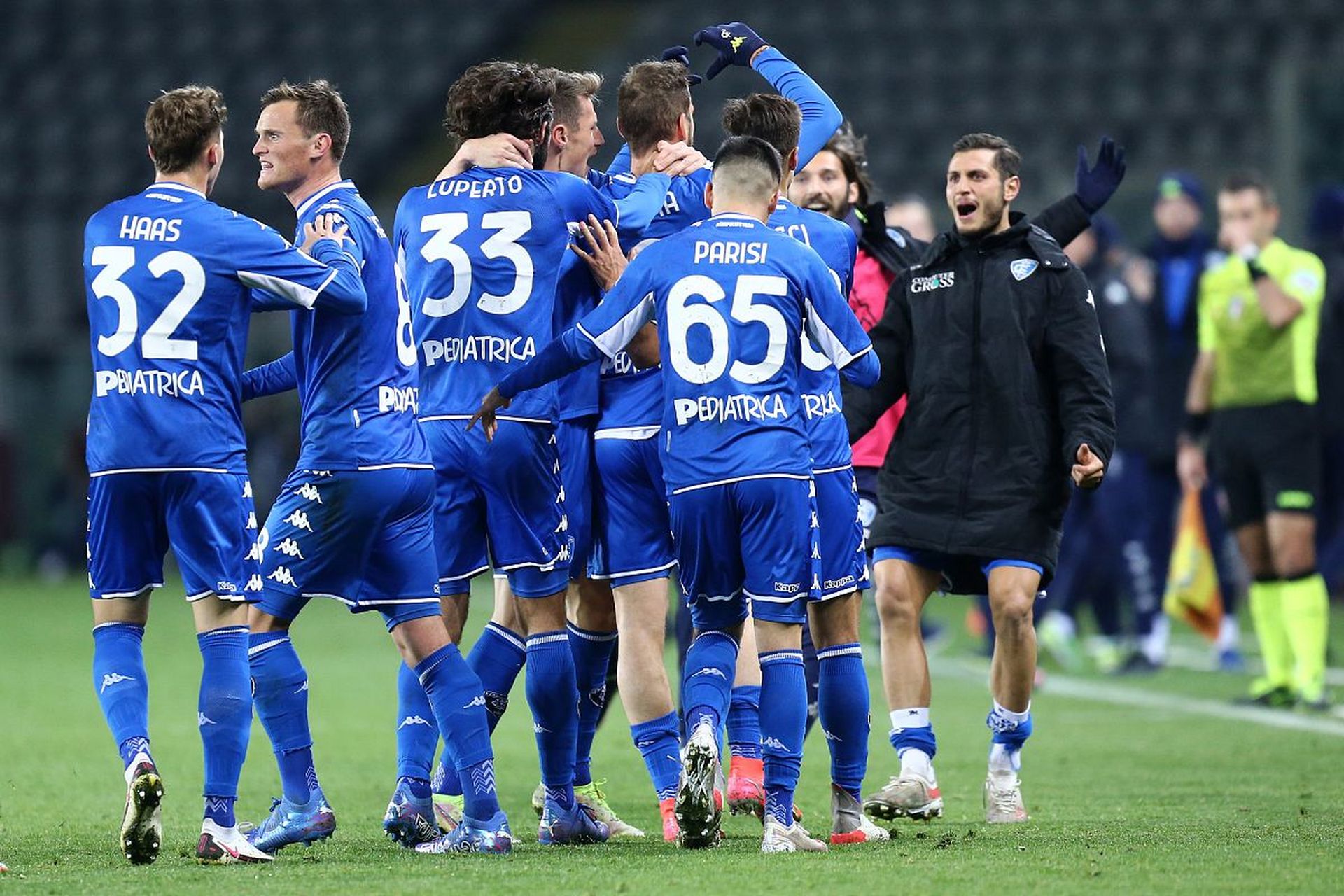 她不仅能在 她不仅能在